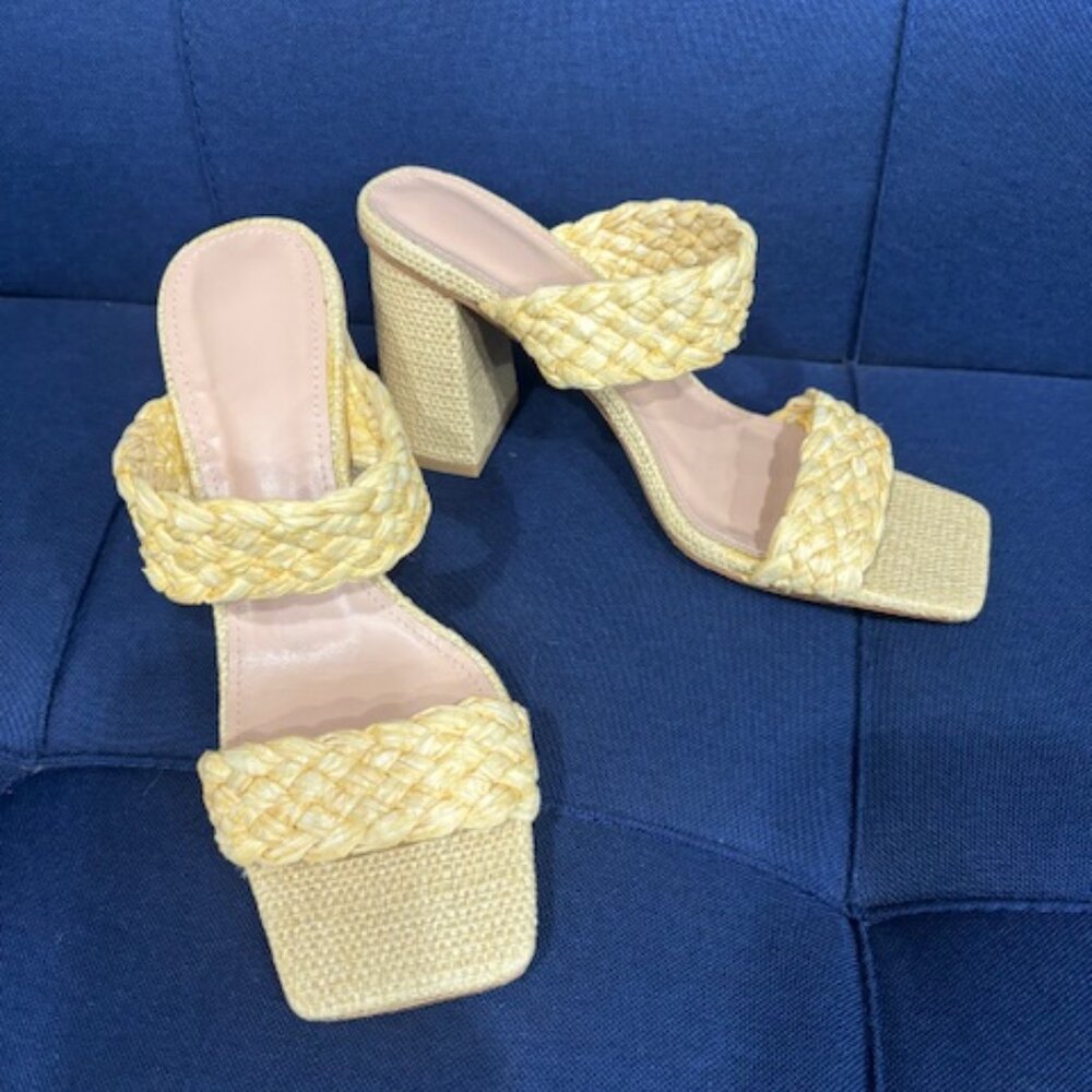 Straw sandals Size 8